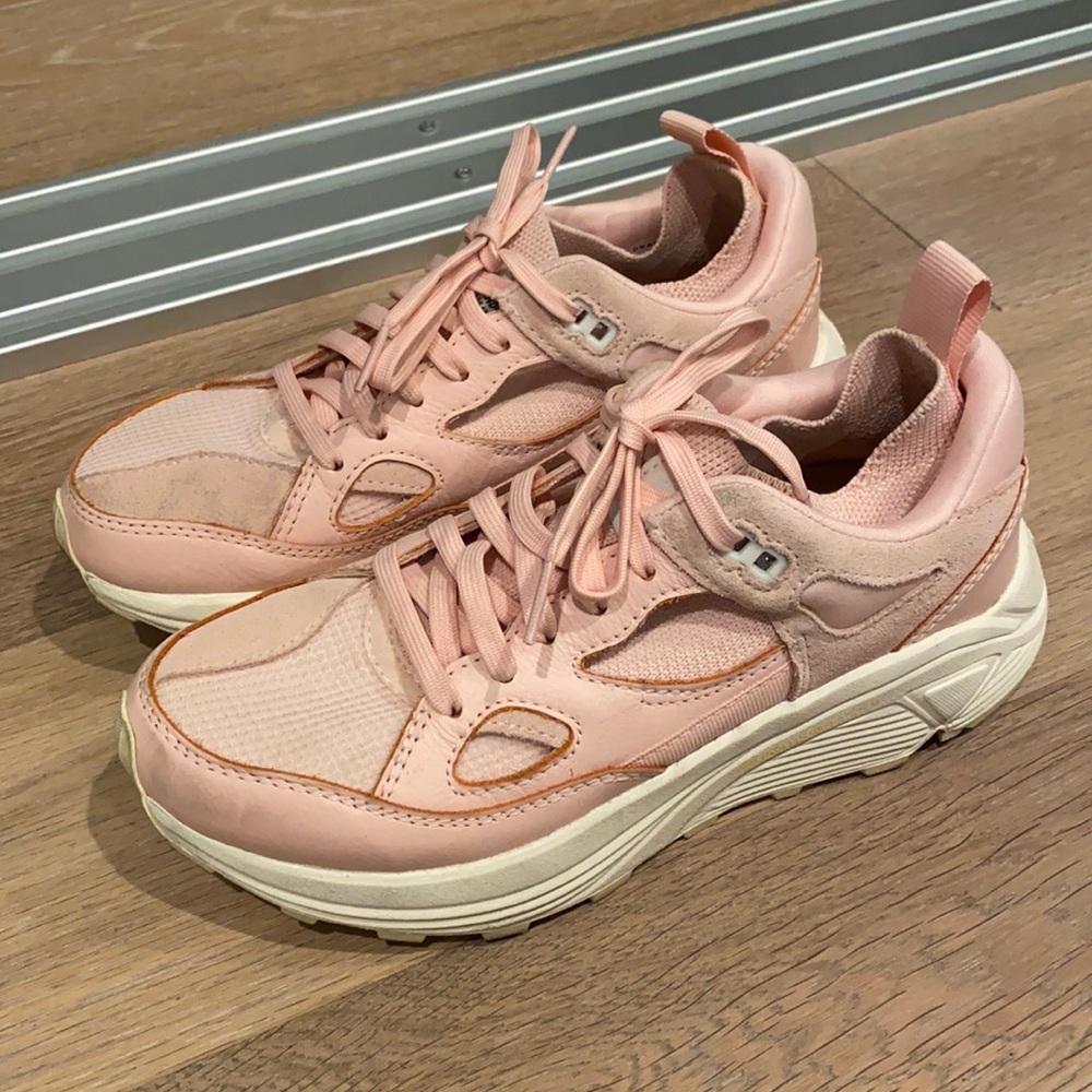 Brandblack women’s pink aura 130 sneakers size US Women’s 7